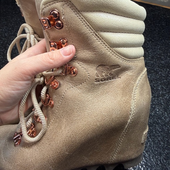 Sorel Leather Conquest Wedge Holiday Rose Gold SZ 7 - Picture 4 of 8